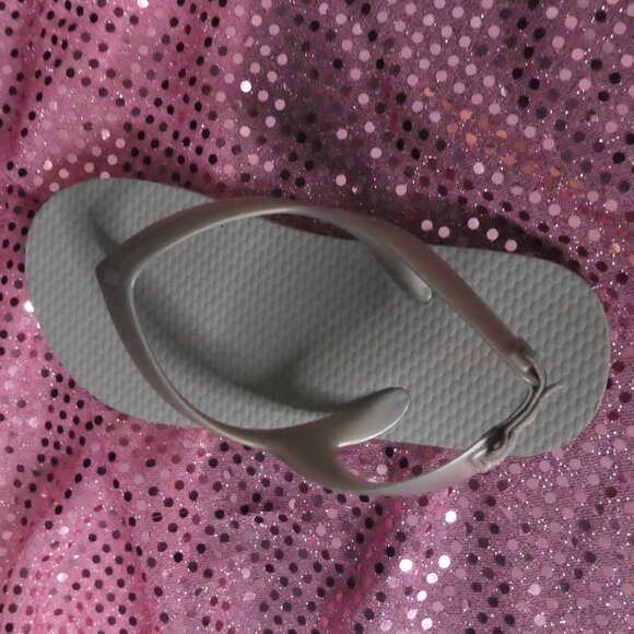 Unisex Grey Flip-Flops For Kids | Size 11 - Picture 5 of 12